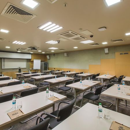 Ramada By Wyndham Istanbul Pera Taksim Hotel Ngoại thất bức ảnh The conference hall