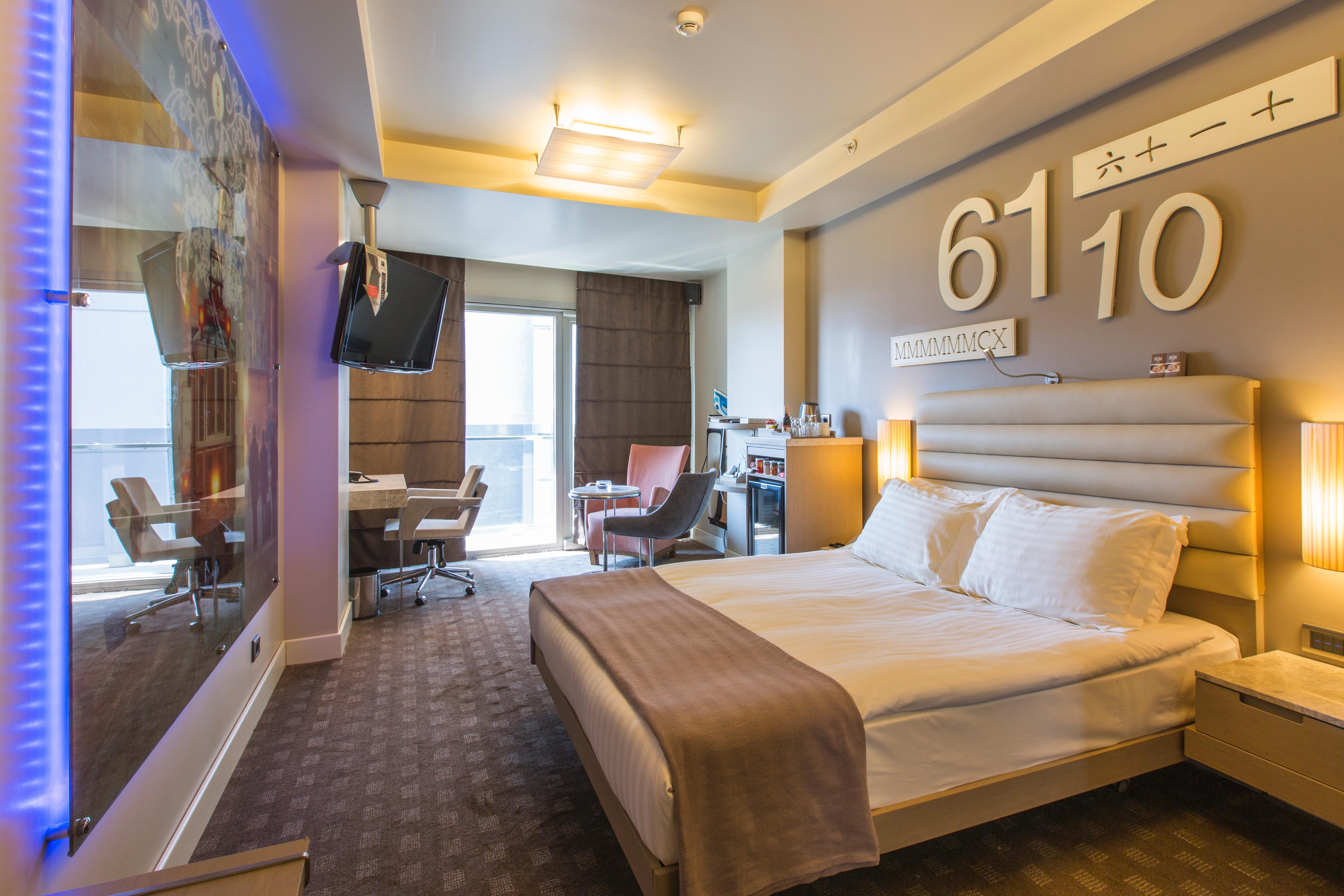 Ramada By Wyndham Istanbul Pera Taksim Hotel Ngoại thất bức ảnh A room at the hotel