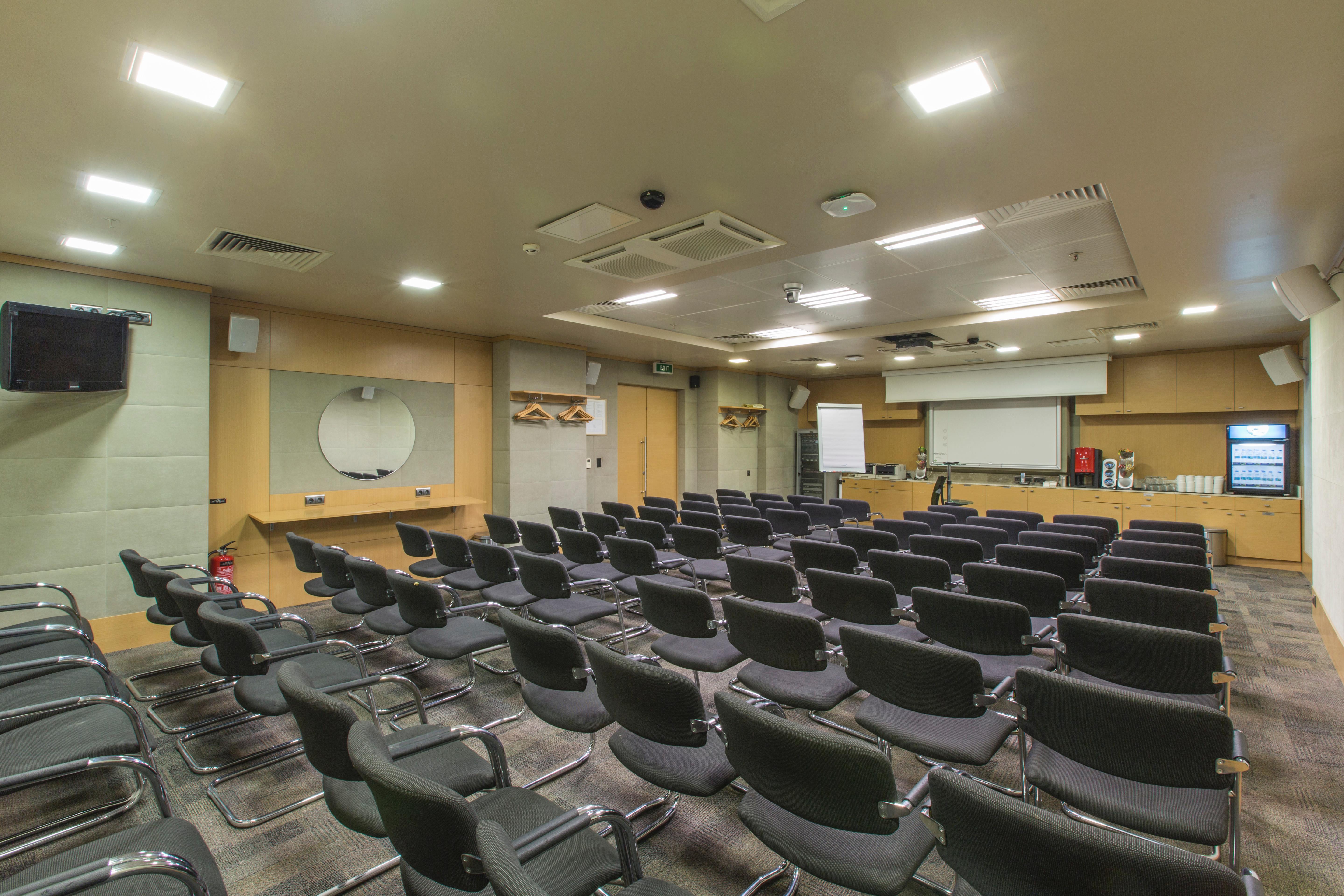 Ramada By Wyndham Istanbul Pera Taksim Hotel Ngoại thất bức ảnh The conference room