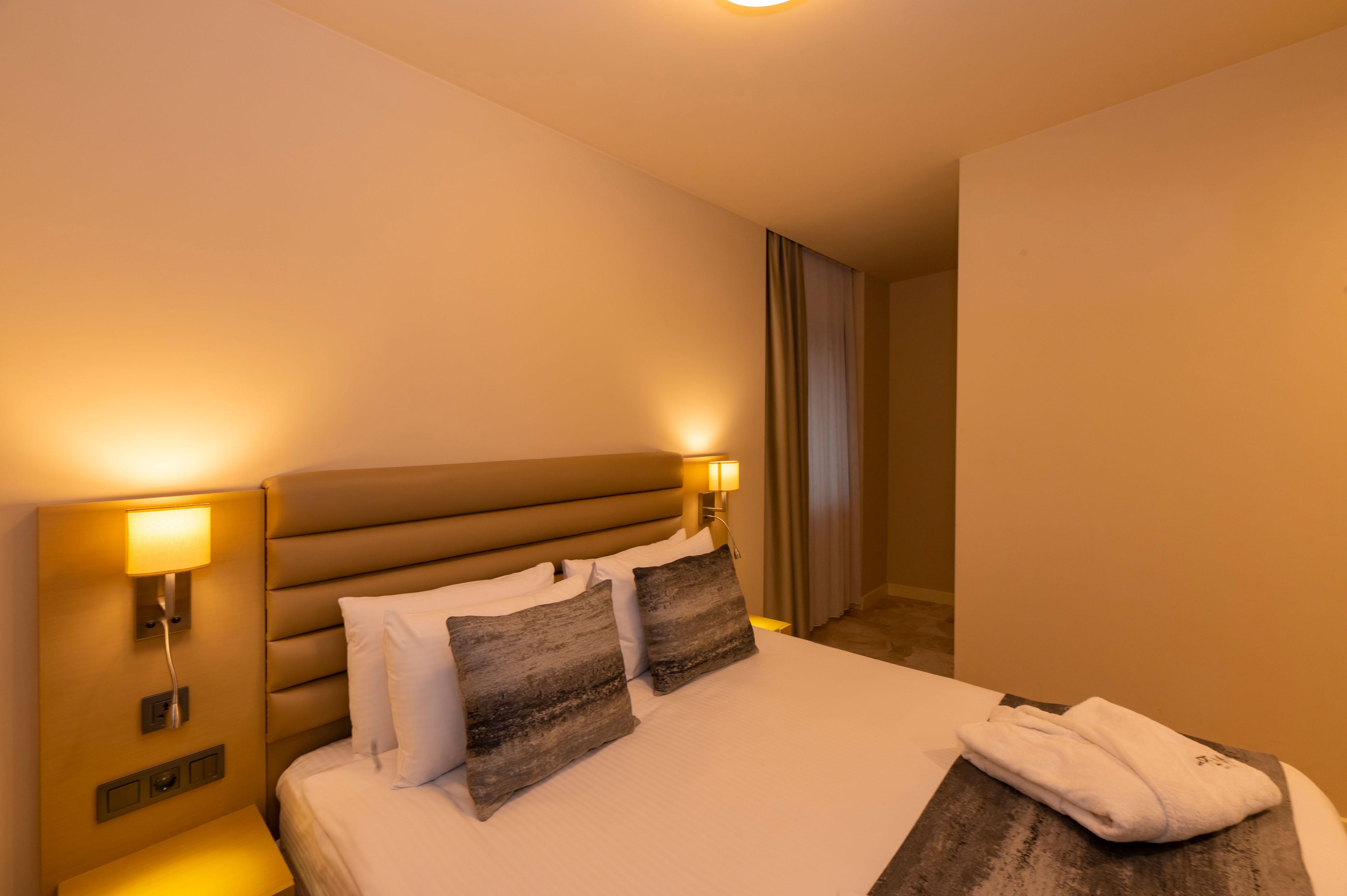 Ramada By Wyndham Istanbul Pera Taksim Hotel Ngoại thất bức ảnh A room at the hotel