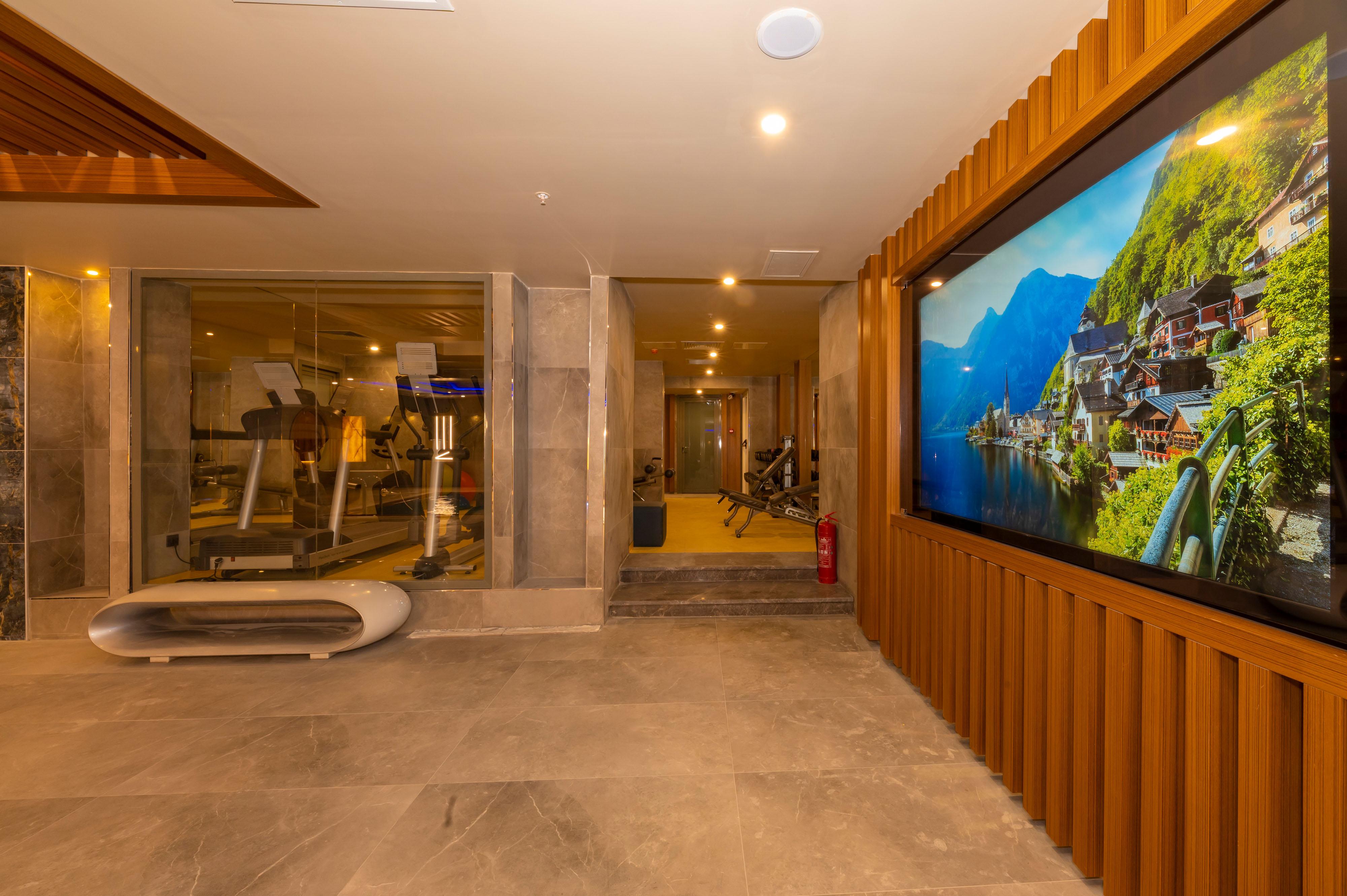 Ramada By Wyndham Istanbul Pera Taksim Hotel Ngoại thất bức ảnh The hotel's gym
