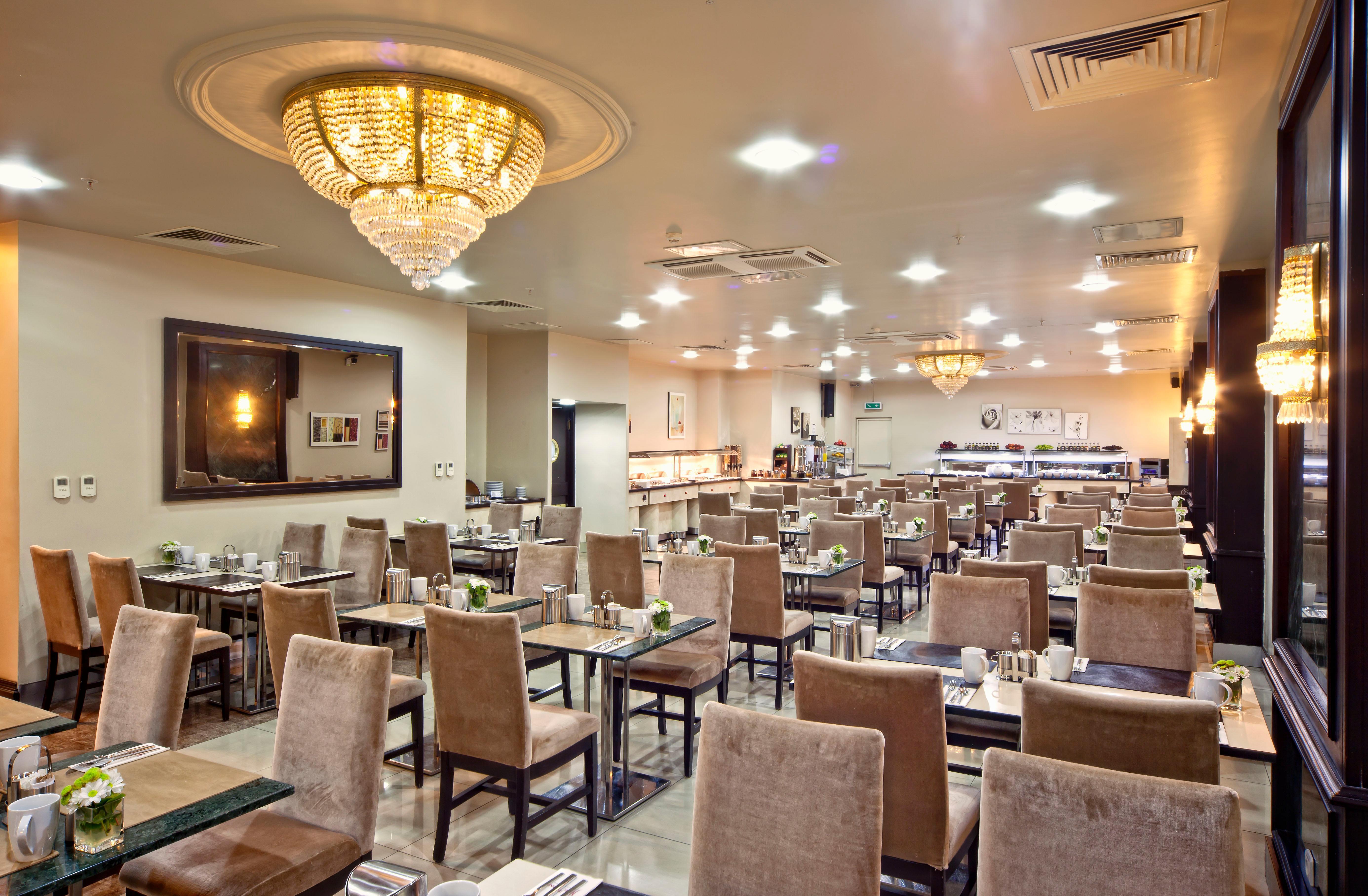 Ramada By Wyndham Istanbul Pera Taksim Hotel Ngoại thất bức ảnh The hotel's restaurant