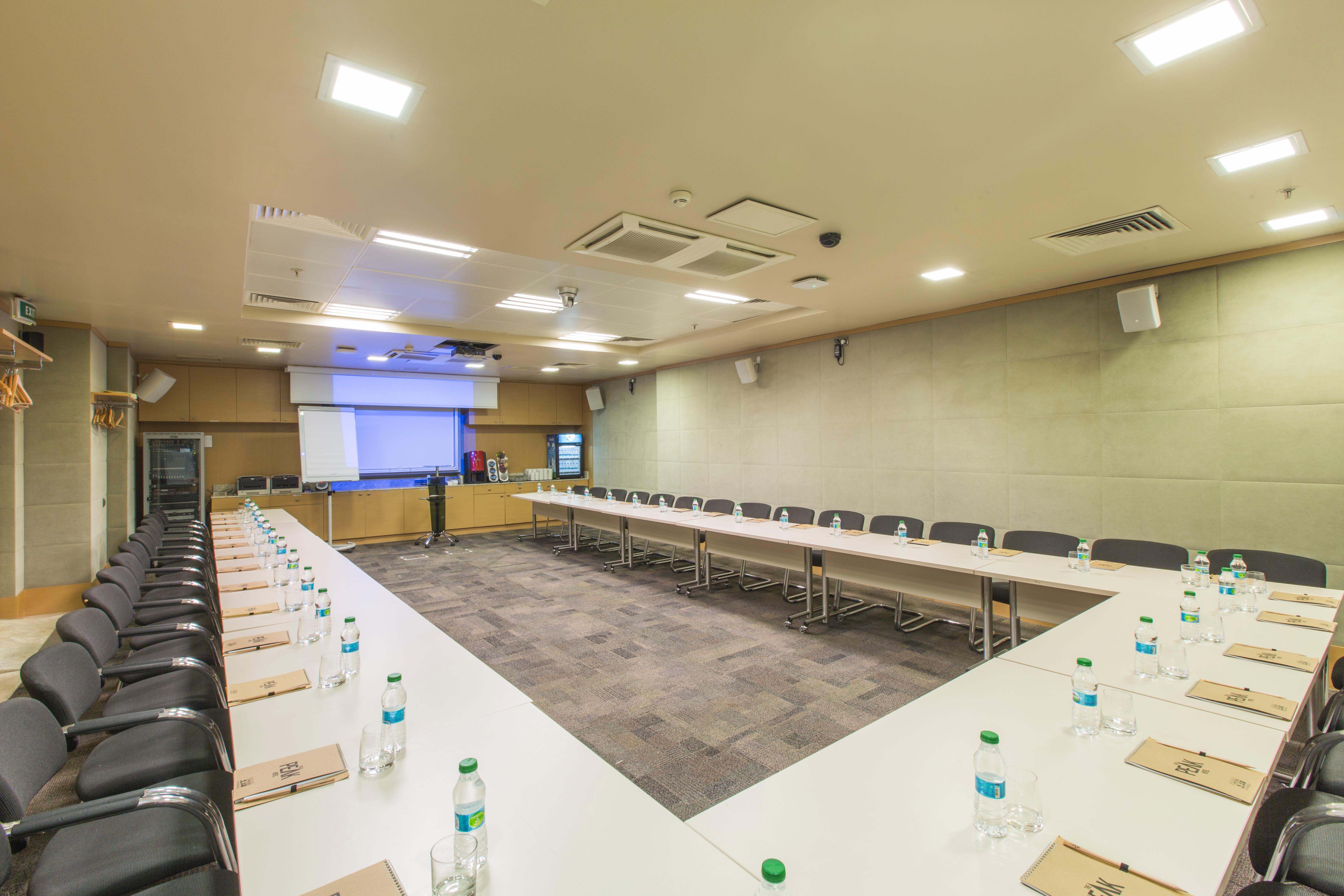 Ramada By Wyndham Istanbul Pera Taksim Hotel Ngoại thất bức ảnh The conference room at the National Institute of Technology, Faridabad