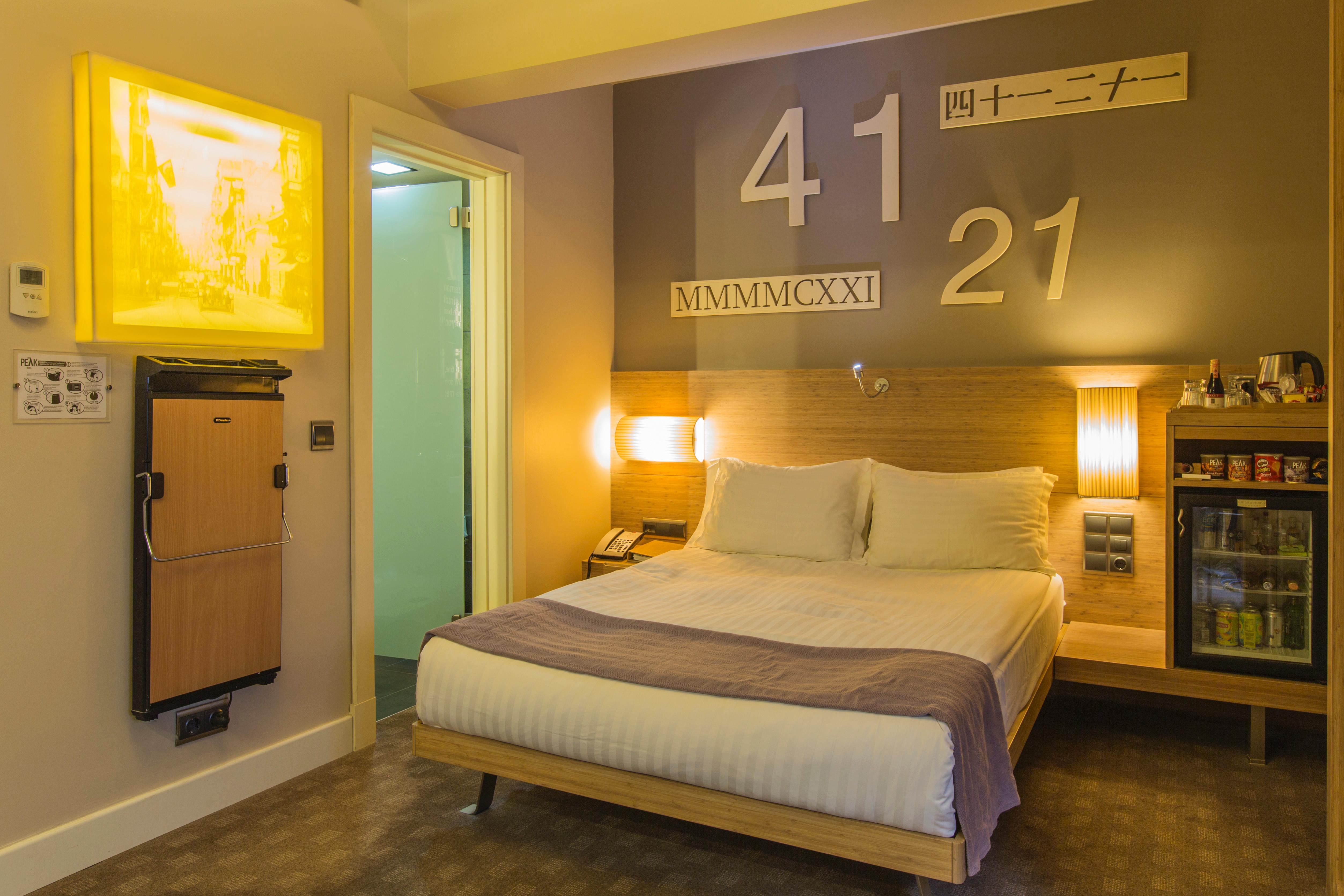 Ramada By Wyndham Istanbul Pera Taksim Hotel Ngoại thất bức ảnh A room at the hotel