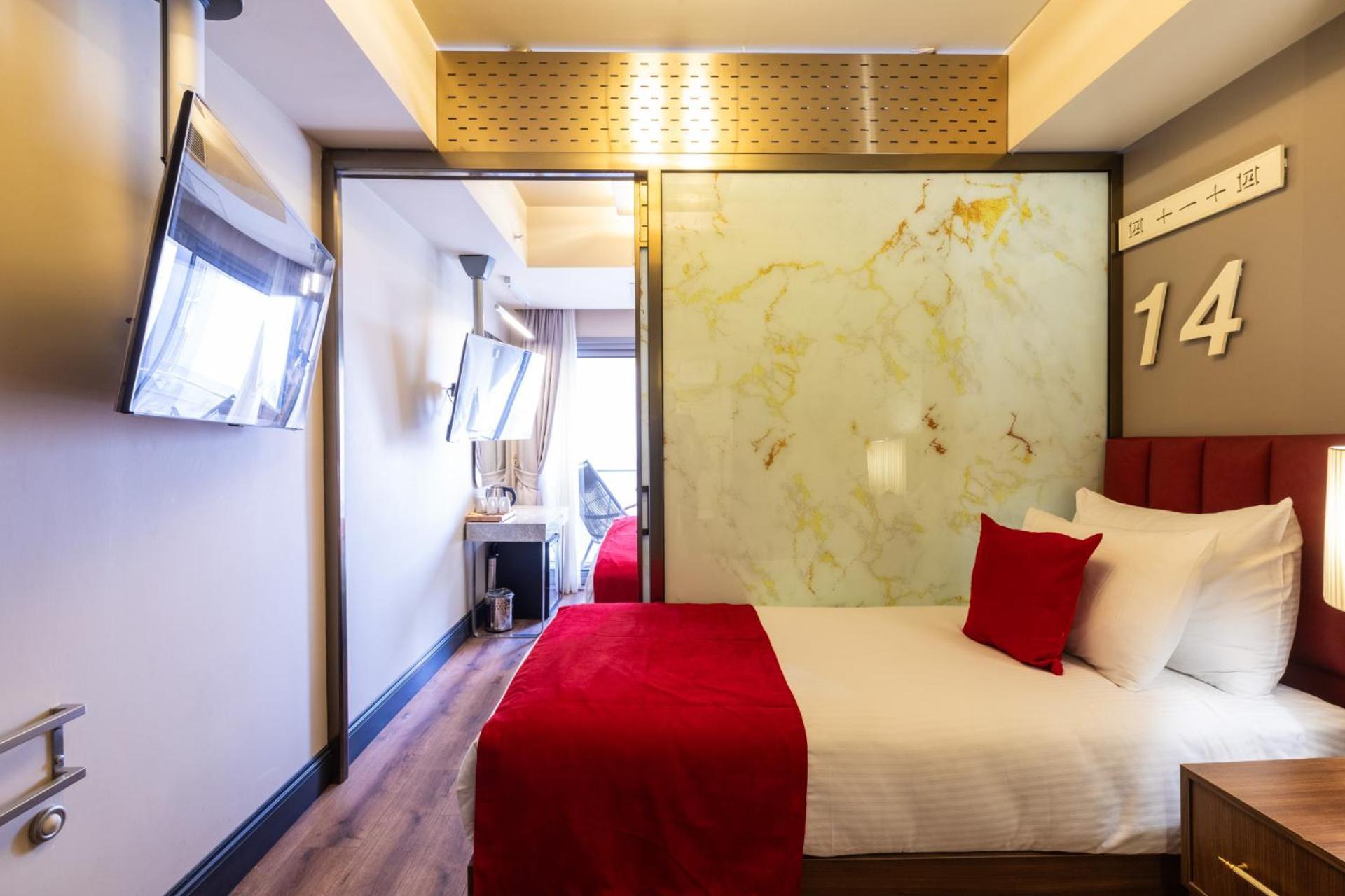 Ramada By Wyndham Istanbul Pera Taksim Hotel Ngoại thất bức ảnh The interior of a room at the hotel