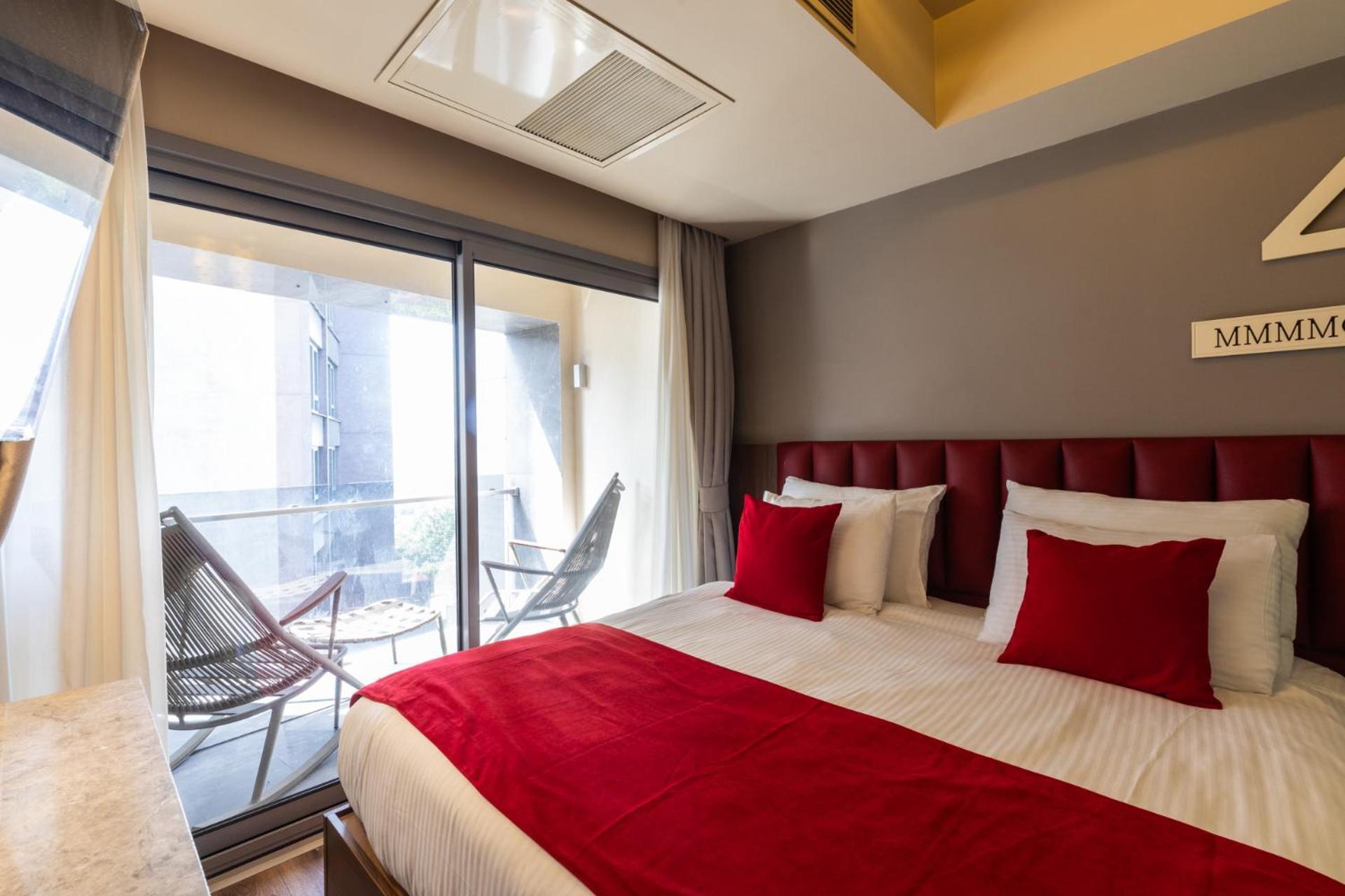Ramada By Wyndham Istanbul Pera Taksim Hotel Ngoại thất bức ảnh A room at the hotel