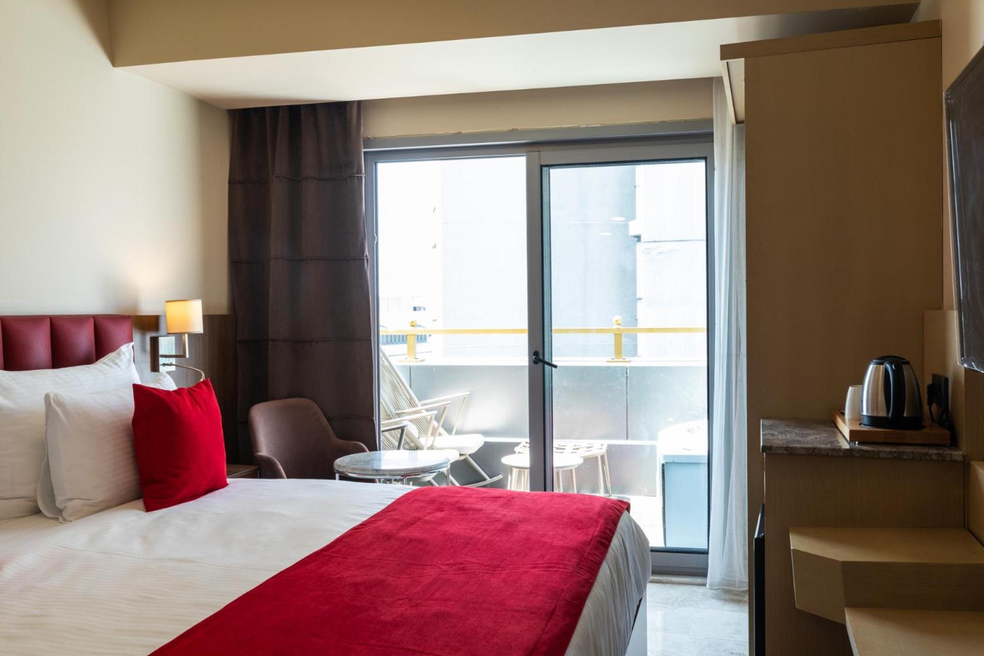 Ramada By Wyndham Istanbul Pera Taksim Hotel Ngoại thất bức ảnh A room at the hotel